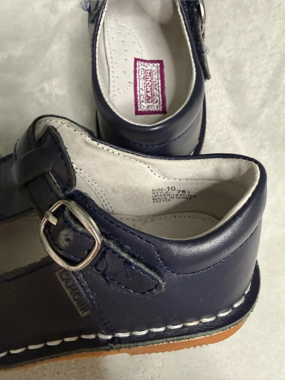 L’Amour Joy Classic Leather T-Strap Mary Jane in Navy Blue Girls sz 10